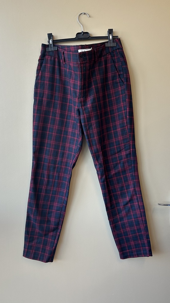 Pantalon bleu et rouge à carreaux 
