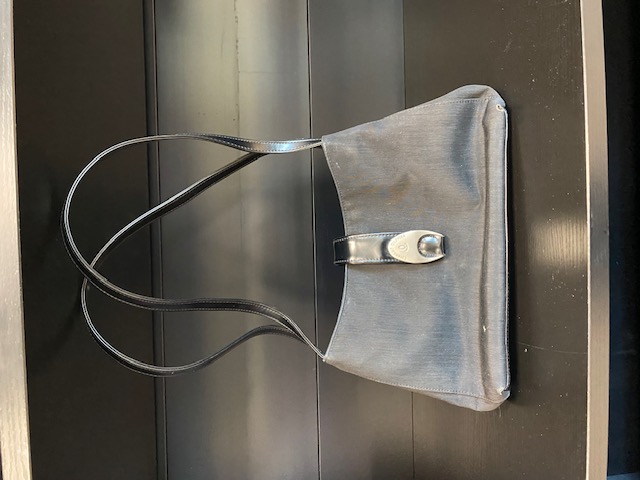 Sac à main en cuir noir