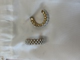 boucles d'oreilles rondes avec pierres blanches