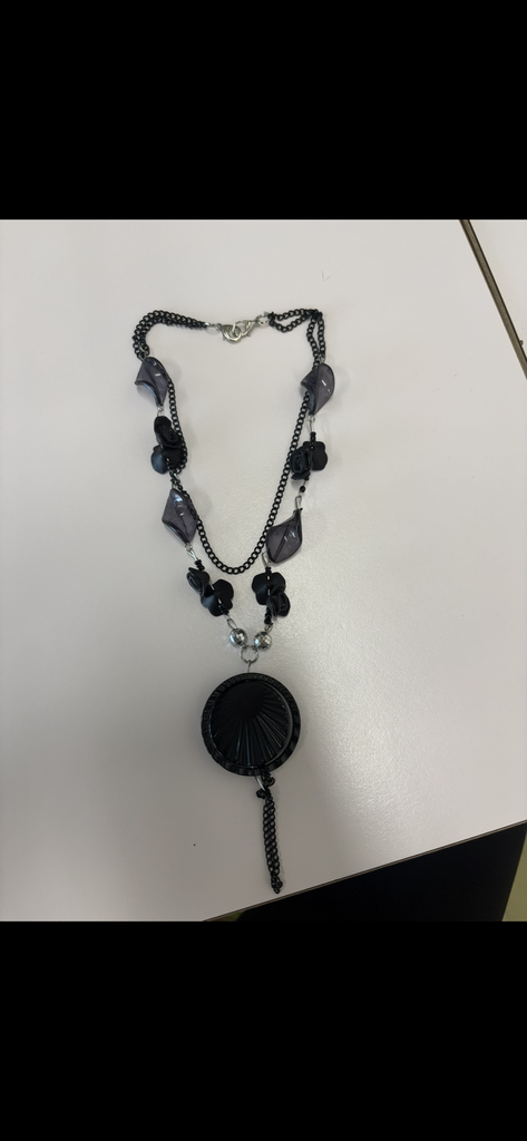 collier noir 