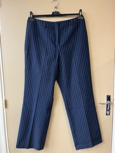 pantalon bleu rayé blanc