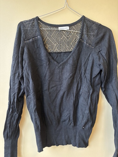 pull noir dentelle cache cache