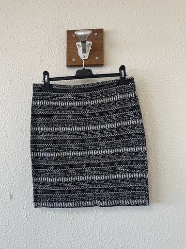 jupe noir et blanche a motif 