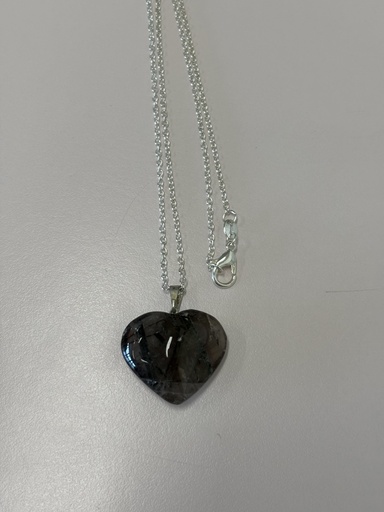 collier pierre en forme de cœur 