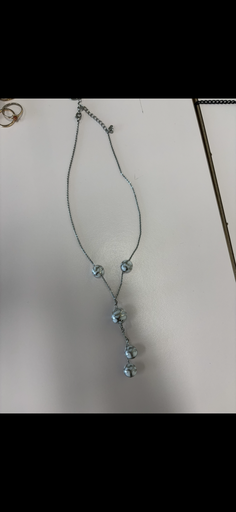collier à perles blanches