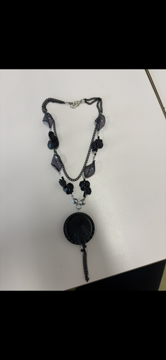 collier noir 