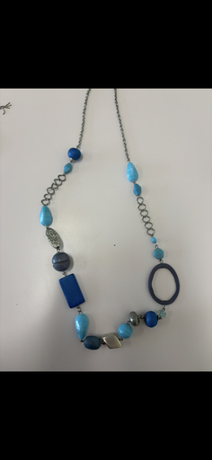 collier pierres bleues