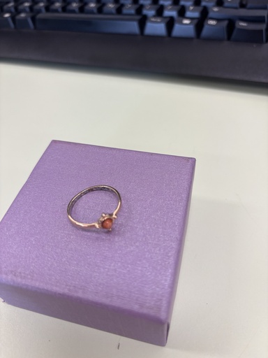 bague or perle marron