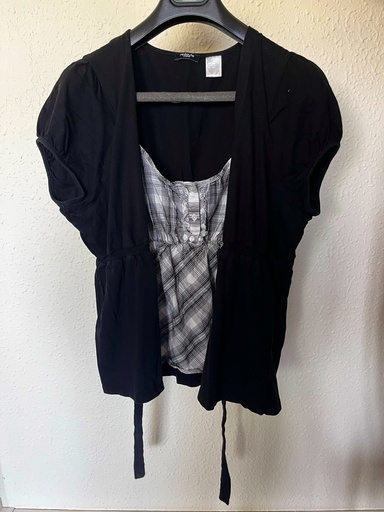 tee-shirt noir avec chemisier intégré
